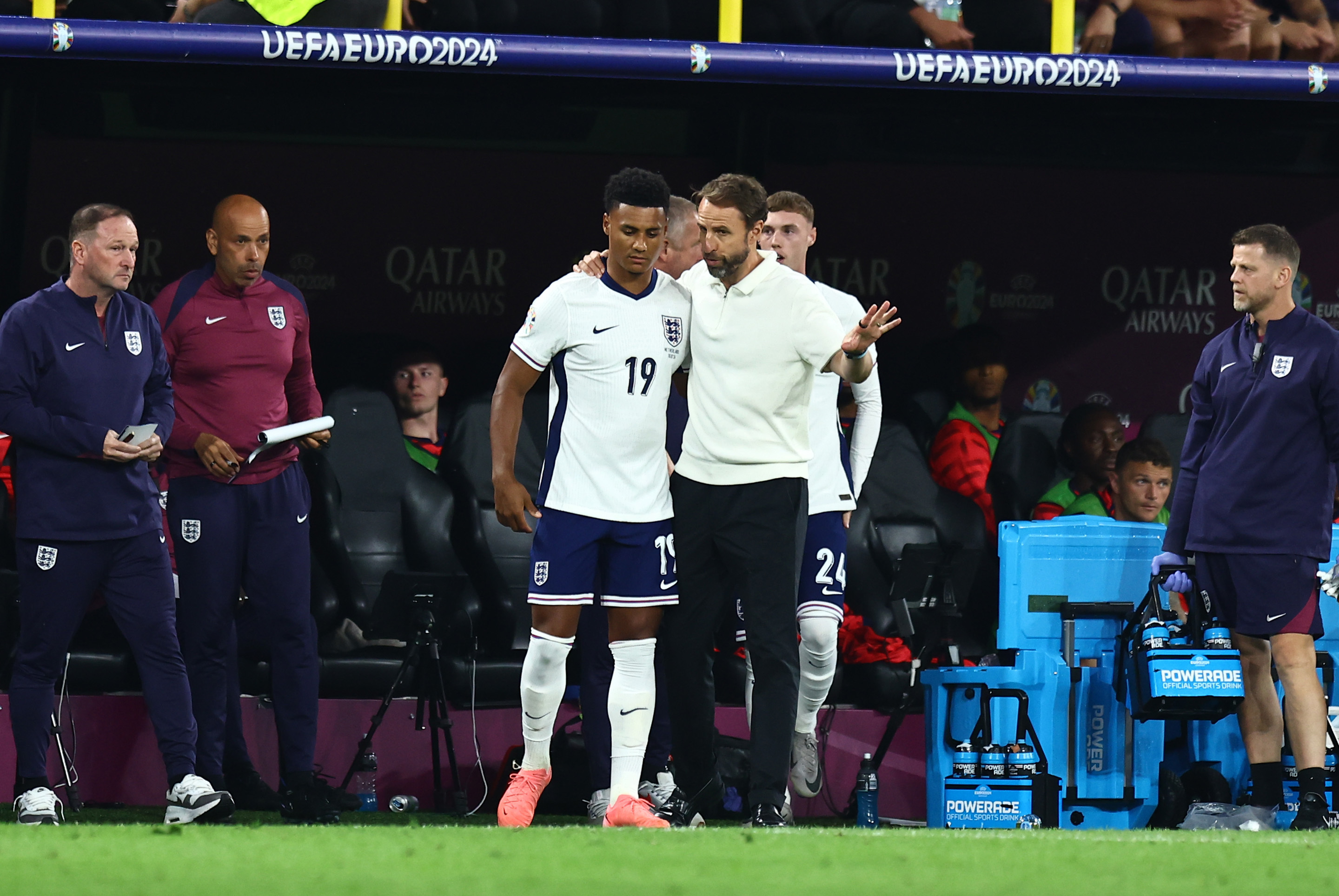 包含多特蒙德发布备战花絮,赛前强势反弹,足总杯任务艰巨,年轻球员得到机会的词条 包含多特蒙德发布备战花絮,赛前强势反弹,足总杯任务艰巨,年轻球员得到机会的词条