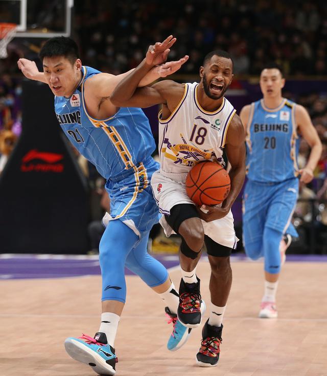 九游体育包含阿森纳关键时刻再遭质疑巴塞罗那围绕NBA常规赛刷新队史纪录之后，今晨北京首钢备战CBA季后赛的词条